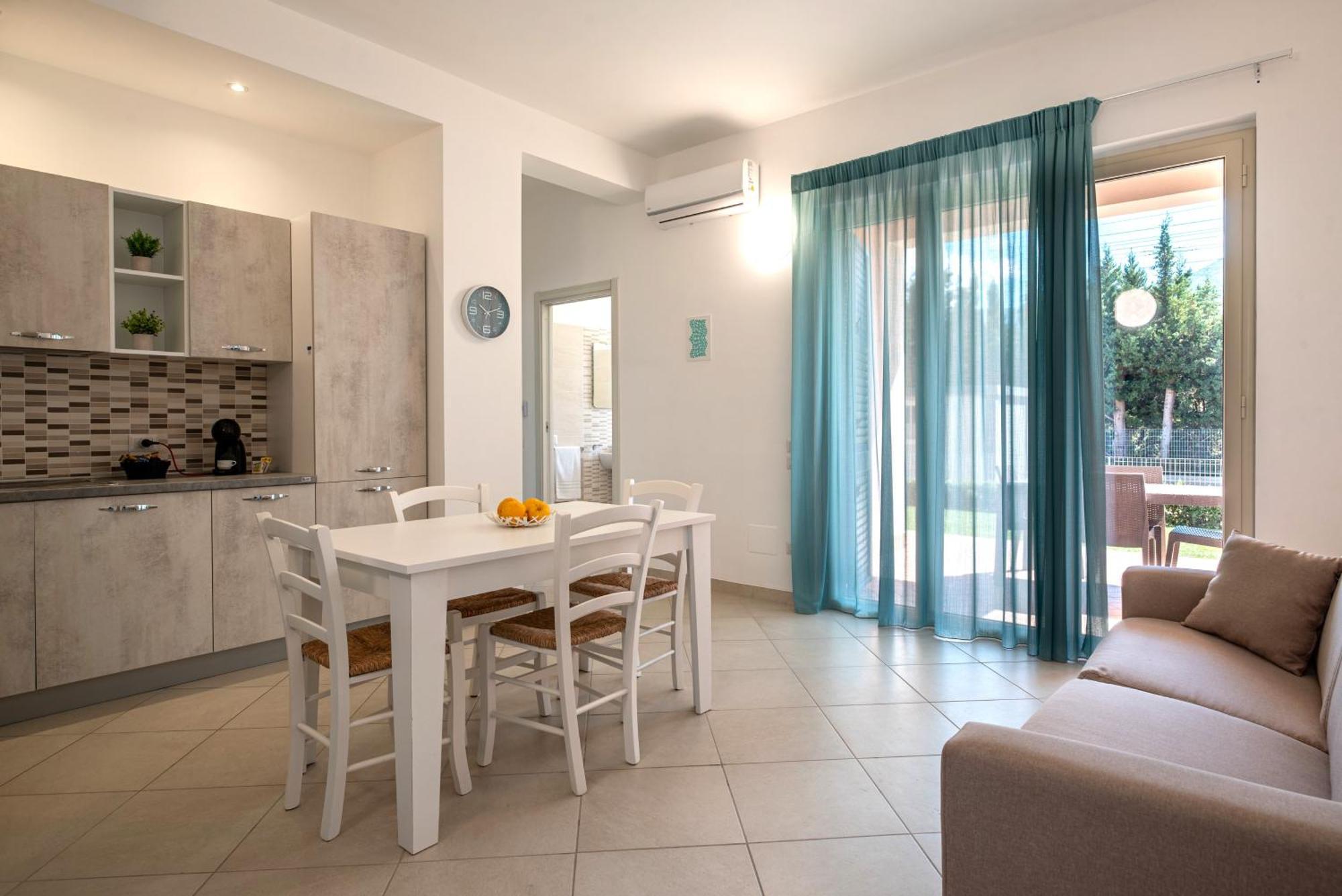 Icaro Residence Apartments With A Beautiful Pool Sant'Agata di Militello Eksteriør billede