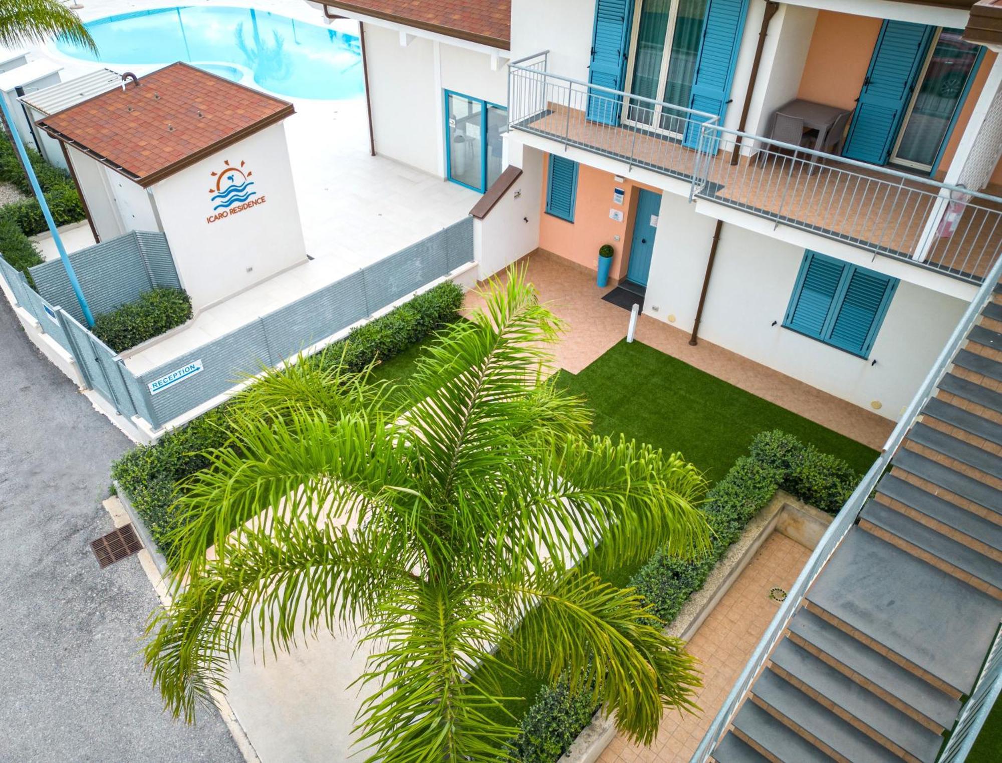 Icaro Residence Apartments With A Beautiful Pool Sant'Agata di Militello Eksteriør billede