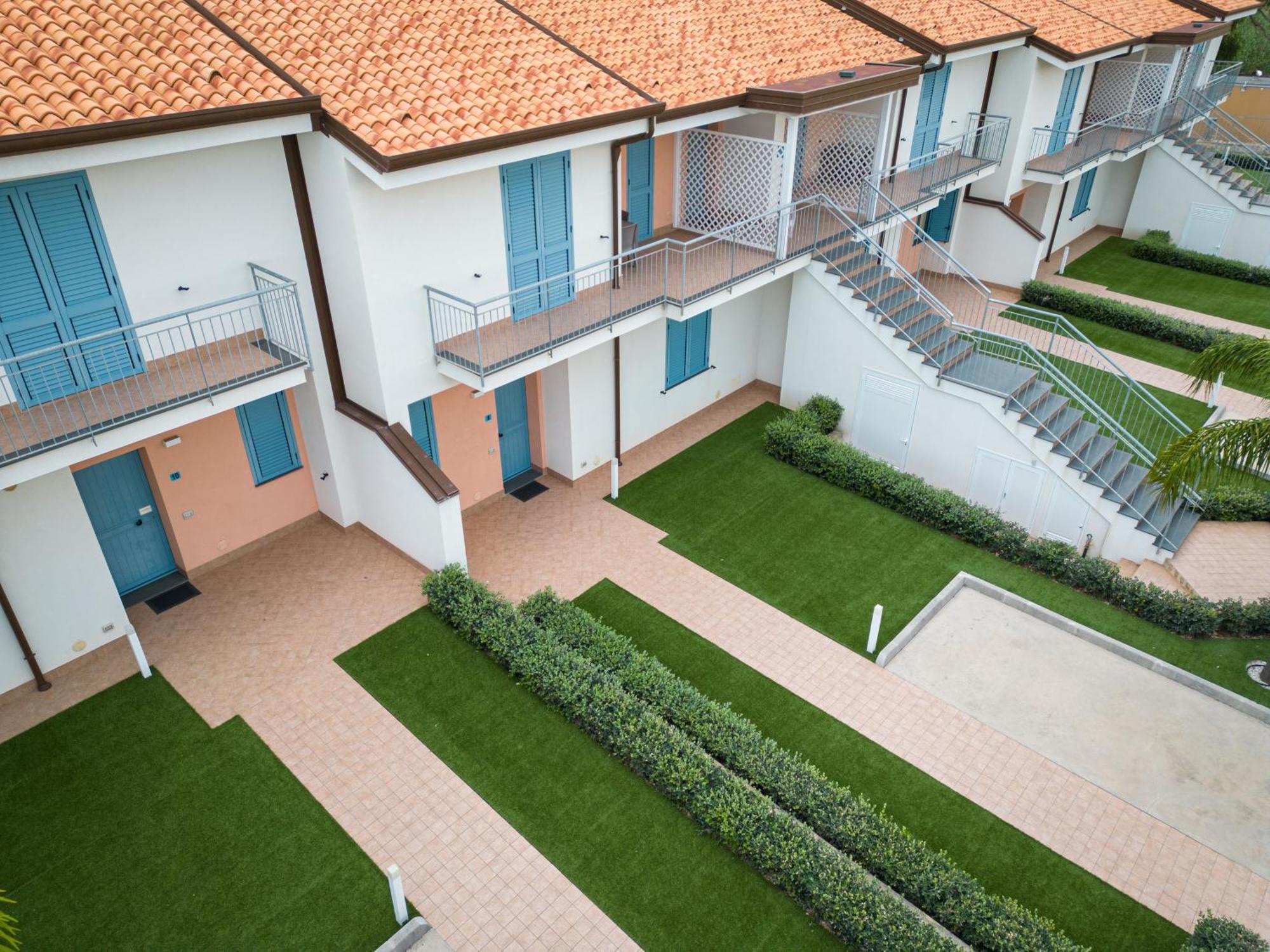 Icaro Residence Apartments With A Beautiful Pool Sant'Agata di Militello Eksteriør billede