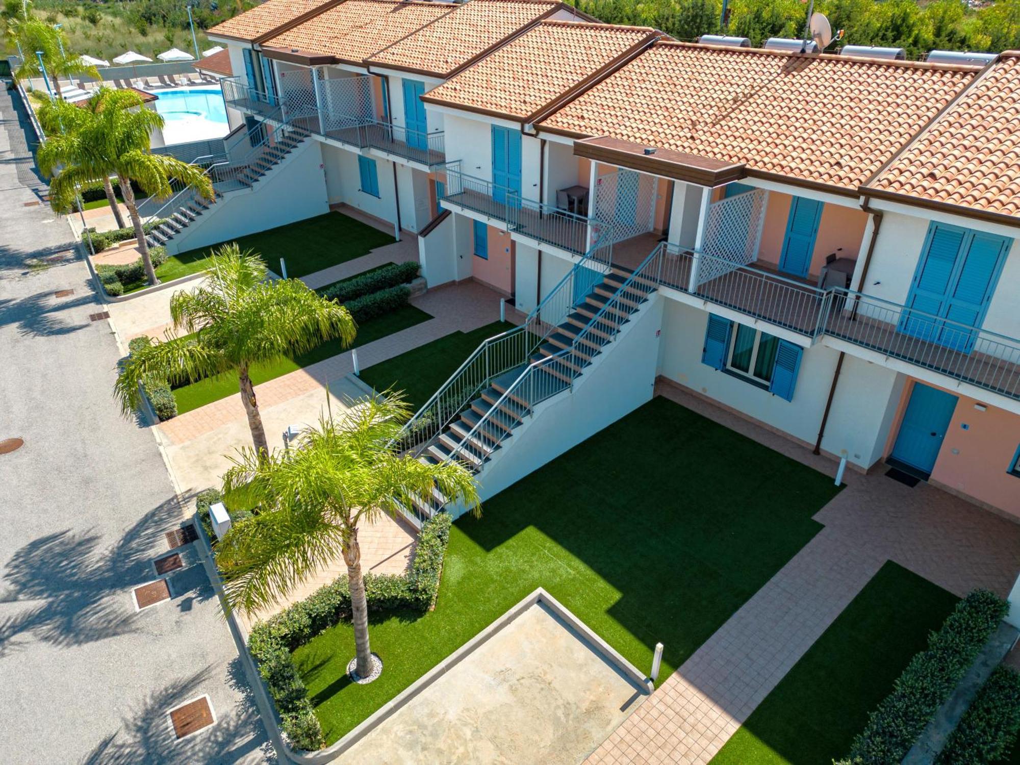 Icaro Residence Apartments With A Beautiful Pool Sant'Agata di Militello Eksteriør billede