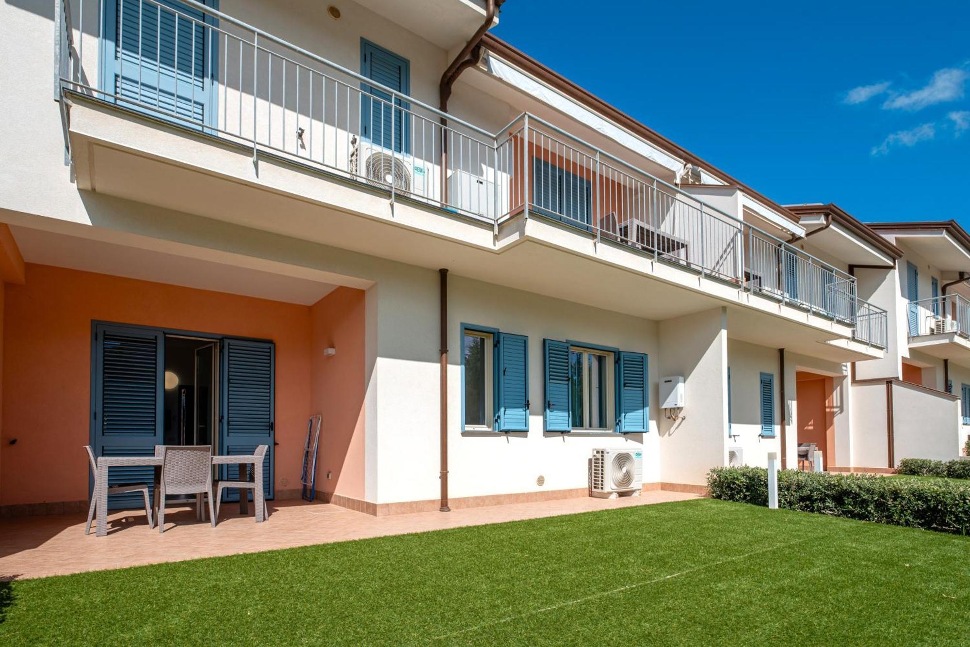 Icaro Residence Apartments With A Beautiful Pool Sant'Agata di Militello Eksteriør billede