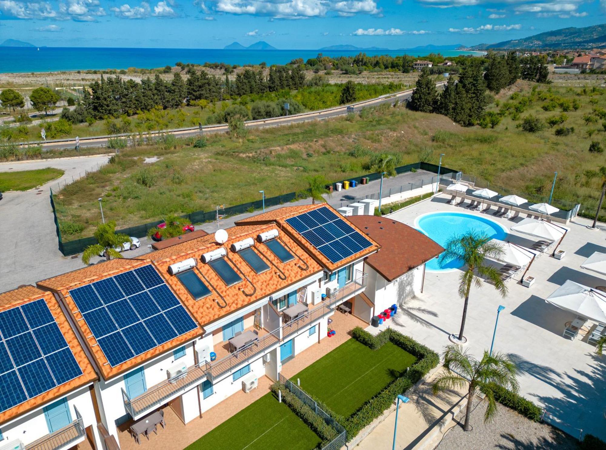 Icaro Residence Apartments With A Beautiful Pool Sant'Agata di Militello Eksteriør billede