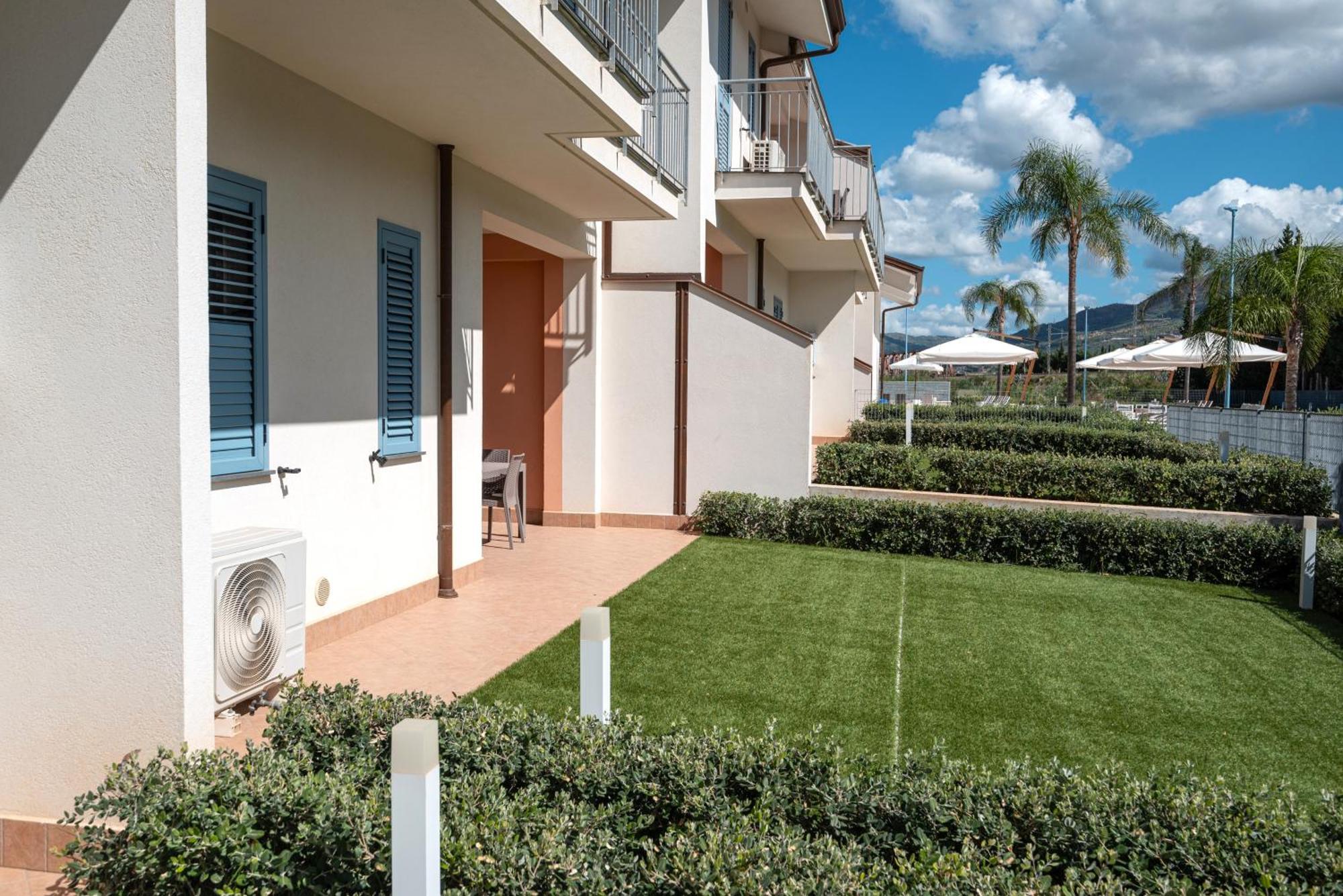 Icaro Residence Apartments With A Beautiful Pool Sant'Agata di Militello Eksteriør billede