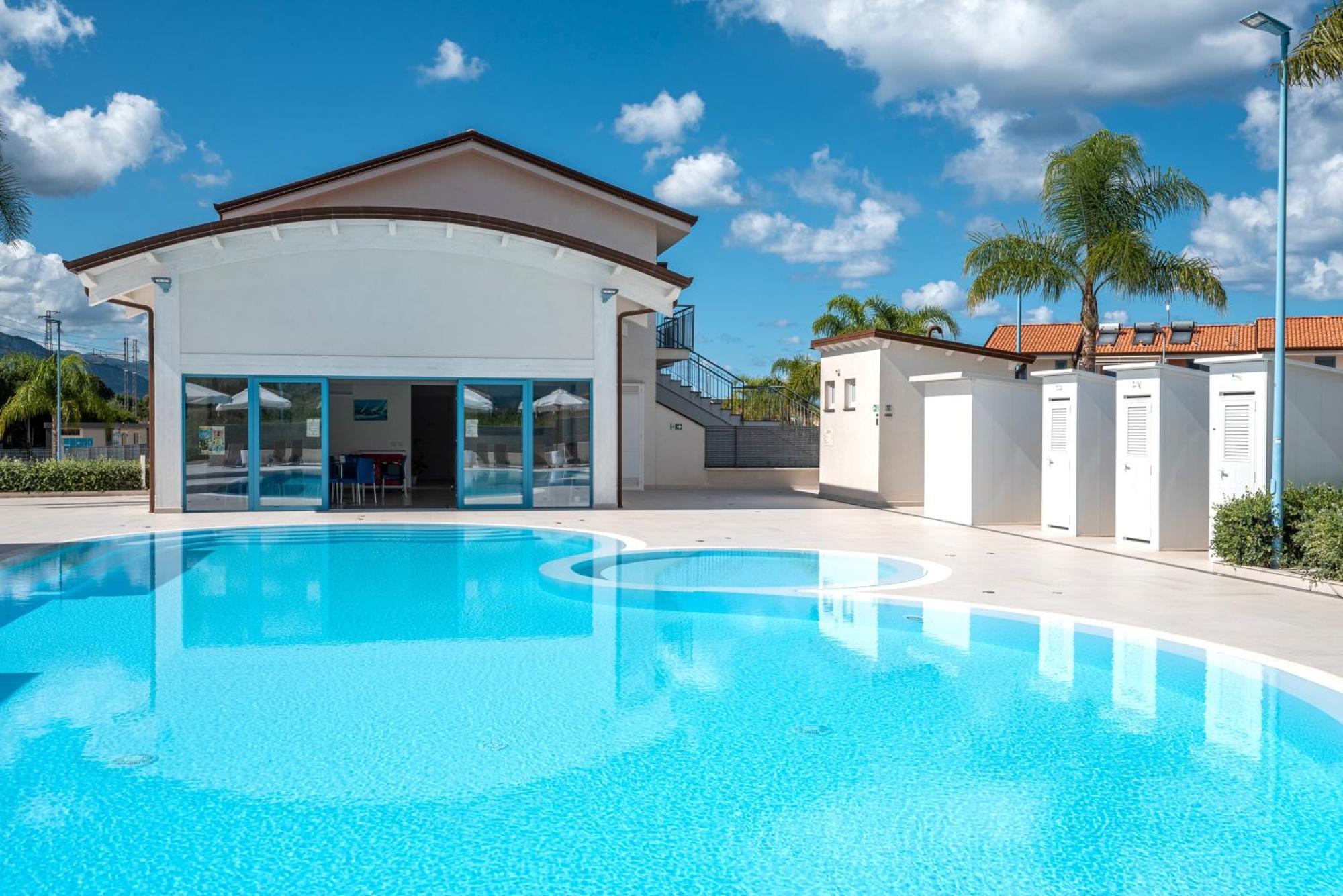 Icaro Residence Apartments With A Beautiful Pool Sant'Agata di Militello Eksteriør billede