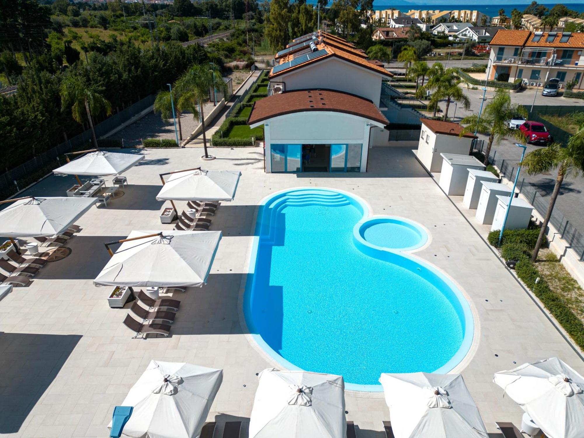 Icaro Residence Apartments With A Beautiful Pool Sant'Agata di Militello Eksteriør billede
