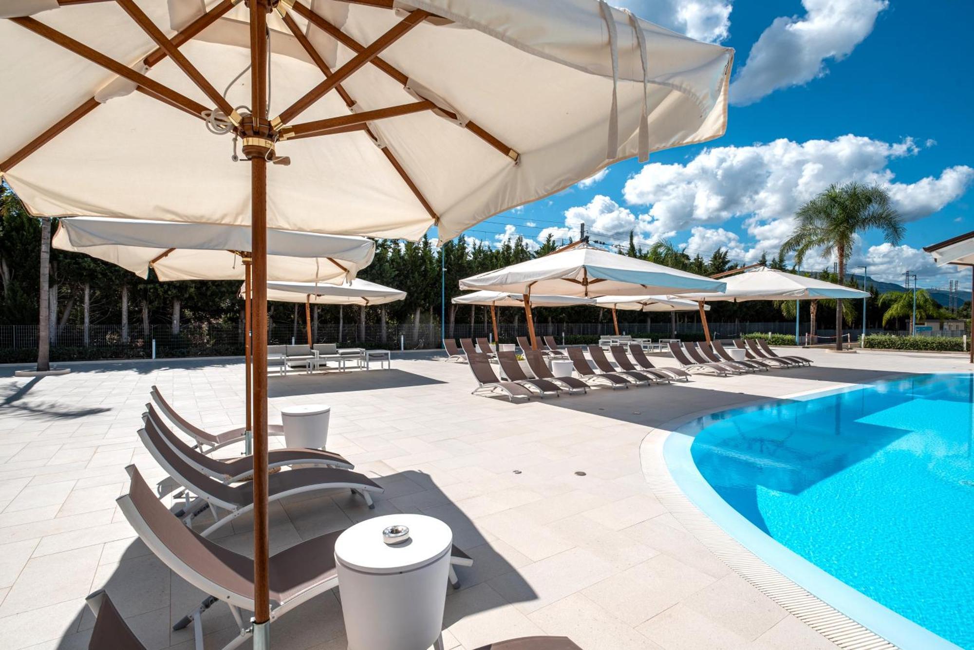 Icaro Residence Apartments With A Beautiful Pool Sant'Agata di Militello Eksteriør billede