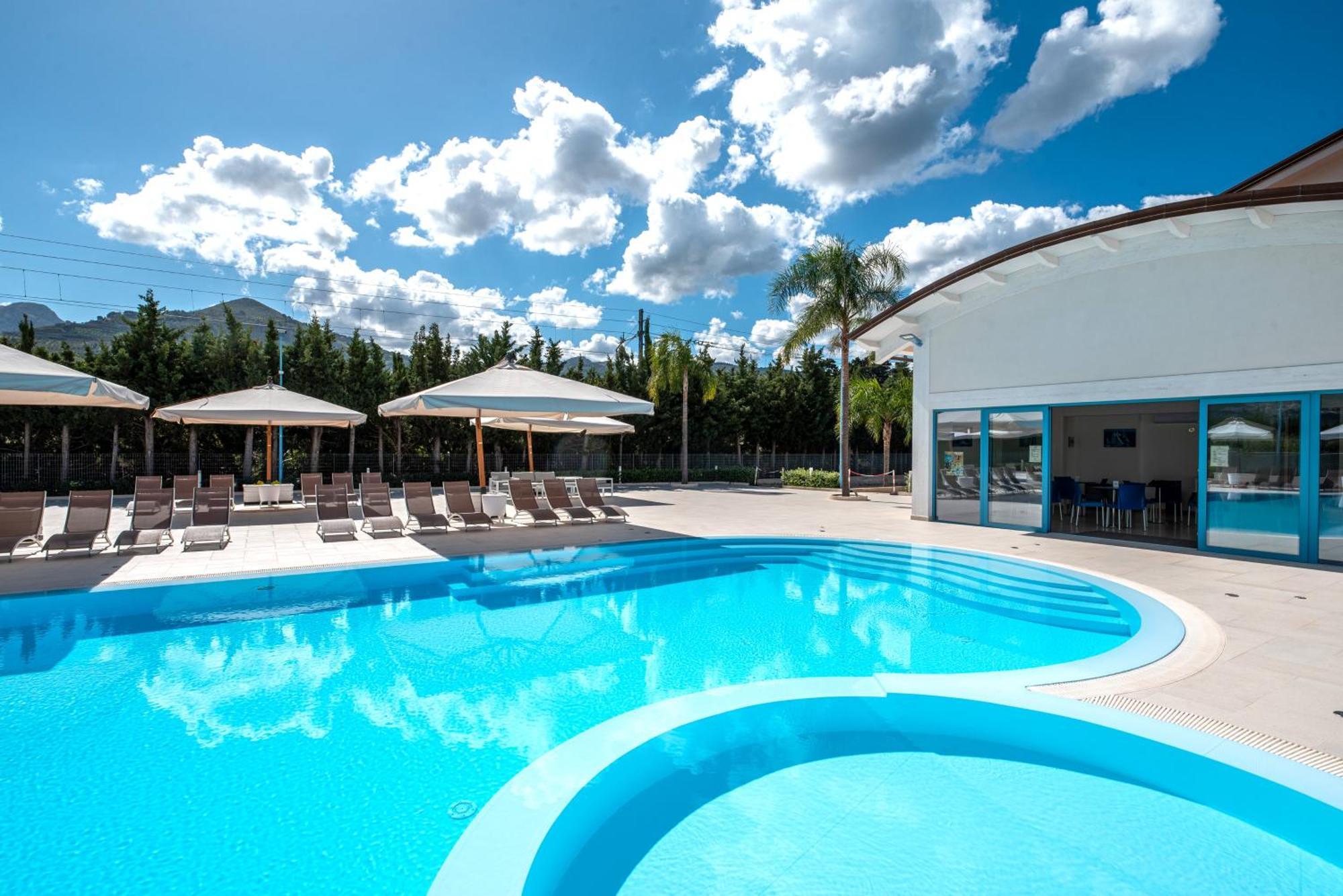Icaro Residence Apartments With A Beautiful Pool Sant'Agata di Militello Eksteriør billede