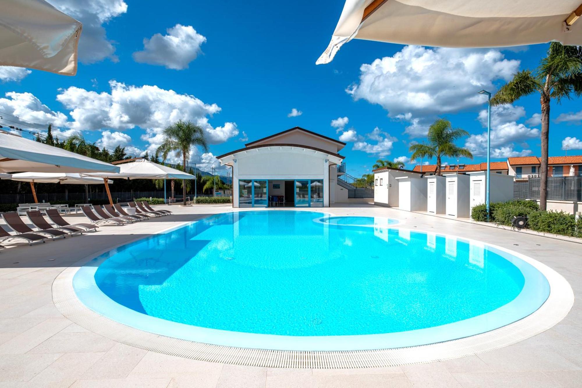 Icaro Residence Apartments With A Beautiful Pool Sant'Agata di Militello Eksteriør billede