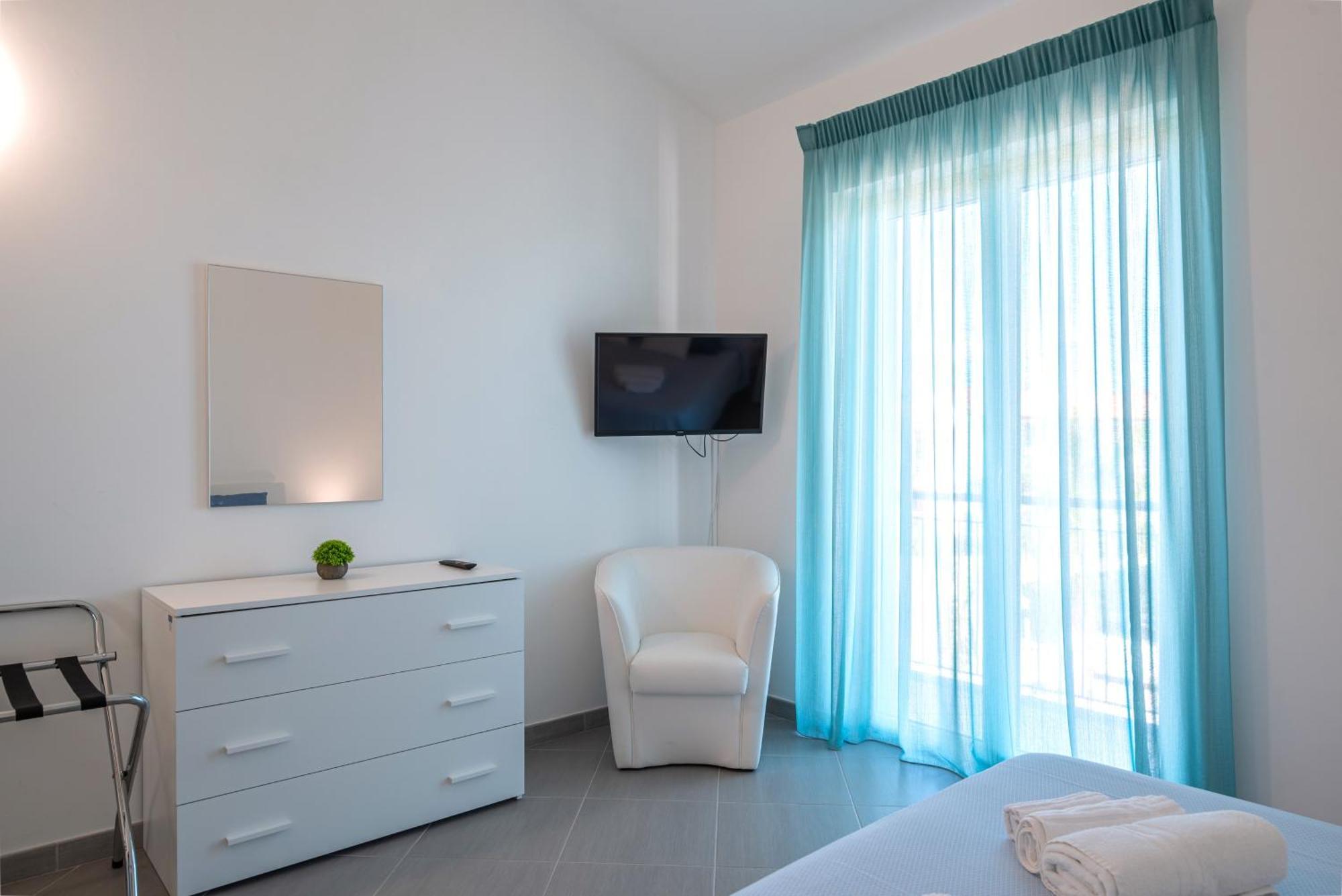 Icaro Residence Apartments With A Beautiful Pool Sant'Agata di Militello Eksteriør billede
