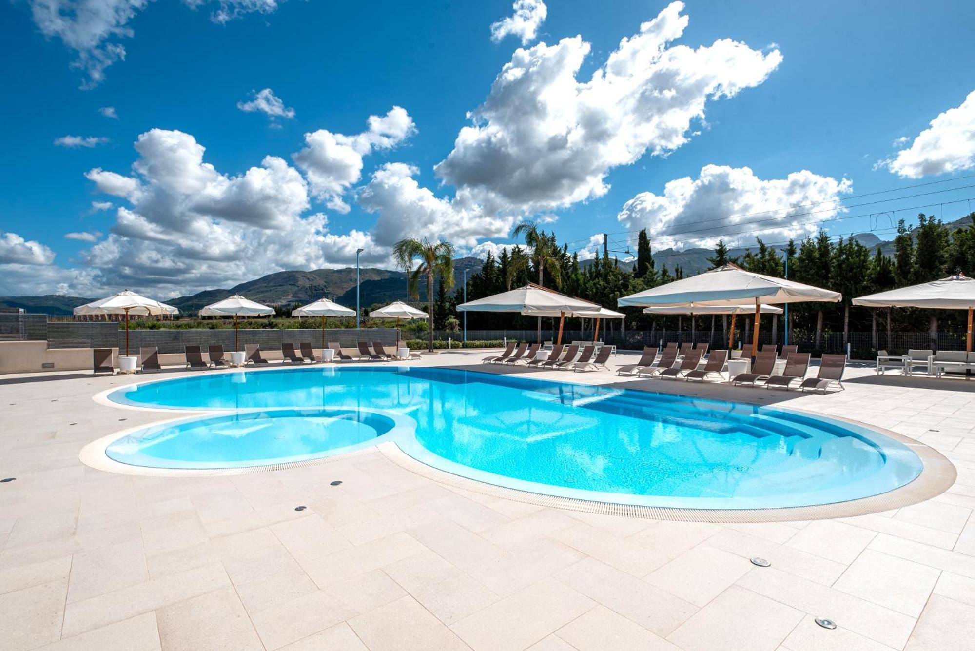 Icaro Residence Apartments With A Beautiful Pool Sant'Agata di Militello Eksteriør billede