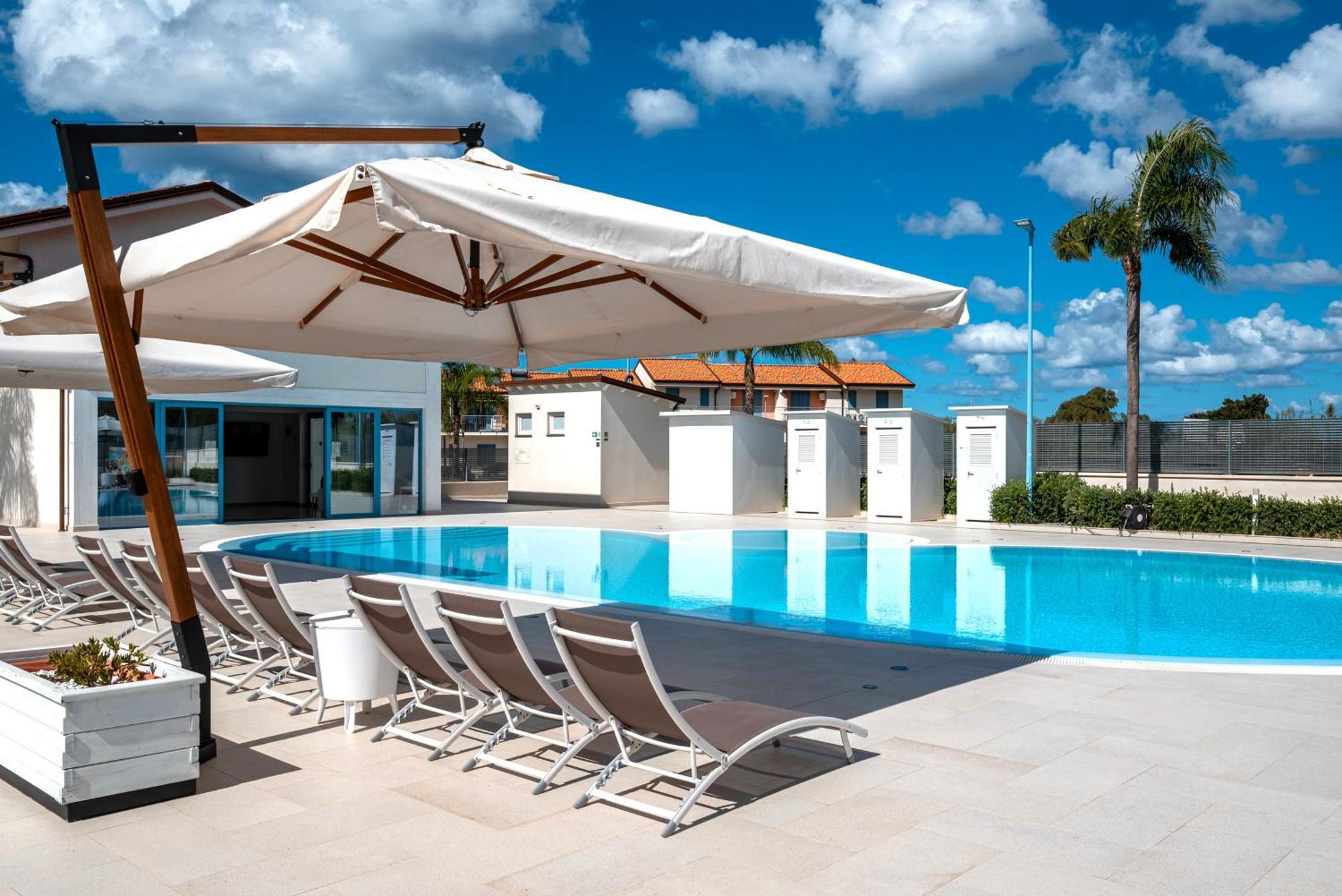 Icaro Residence Apartments With A Beautiful Pool Sant'Agata di Militello Eksteriør billede