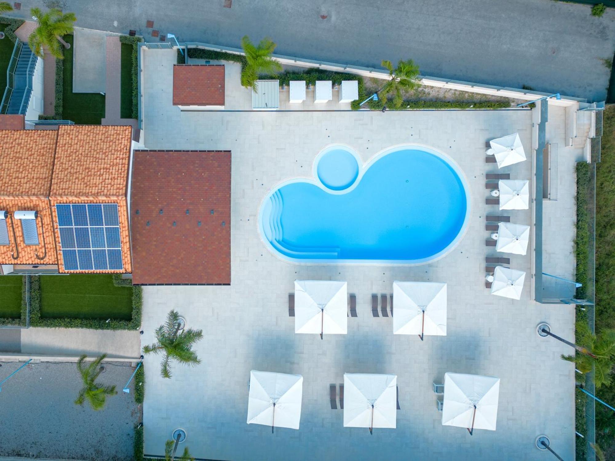 Icaro Residence Apartments With A Beautiful Pool Sant'Agata di Militello Eksteriør billede