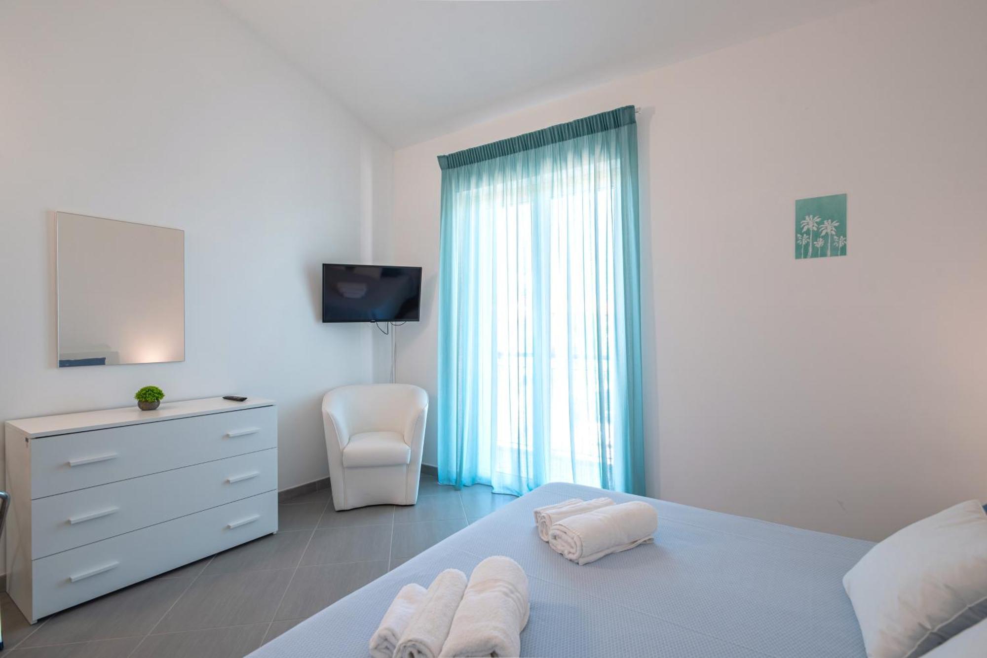 Icaro Residence Apartments With A Beautiful Pool Sant'Agata di Militello Eksteriør billede