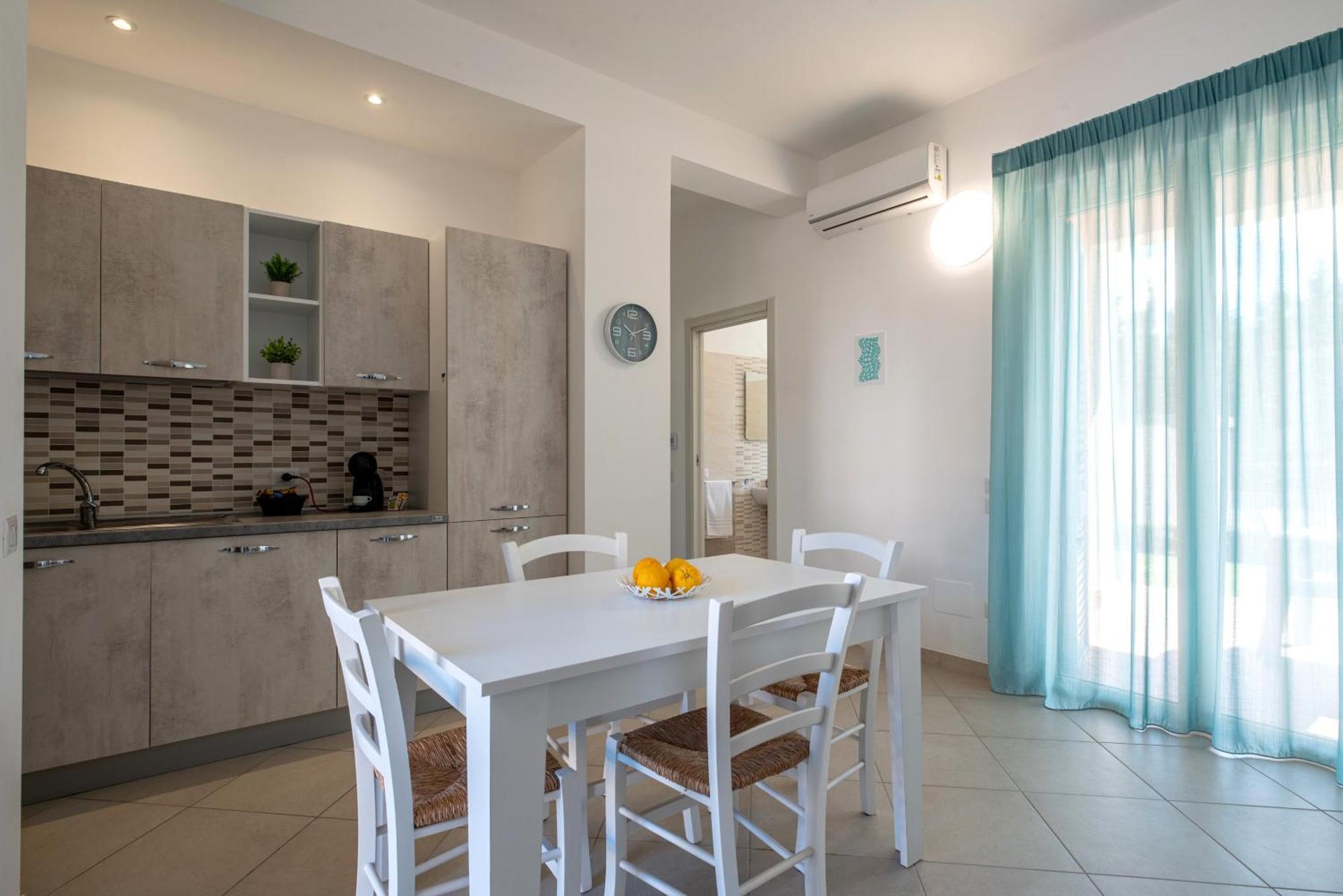 Icaro Residence Apartments With A Beautiful Pool Sant'Agata di Militello Eksteriør billede