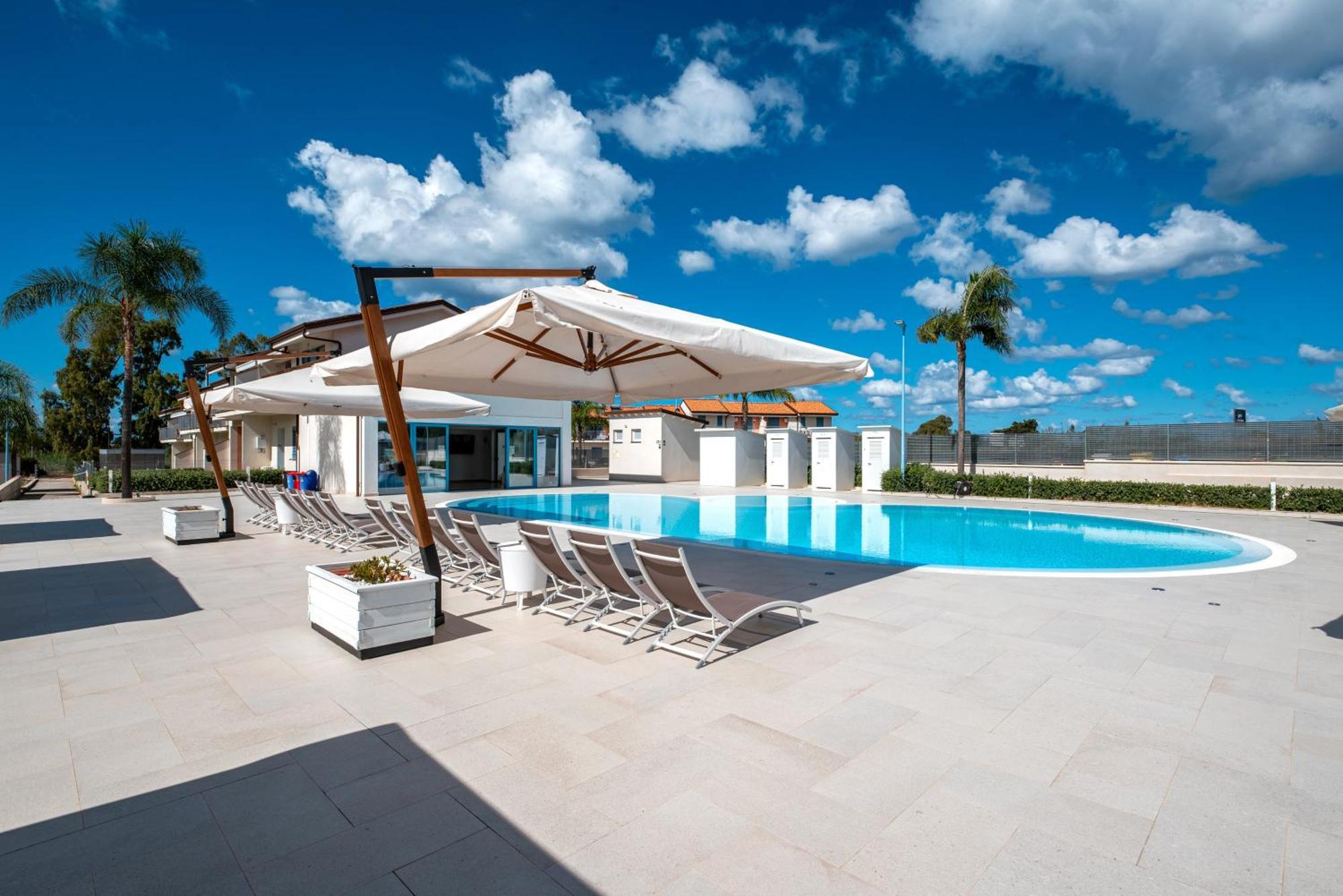 Icaro Residence Apartments With A Beautiful Pool Sant'Agata di Militello Eksteriør billede