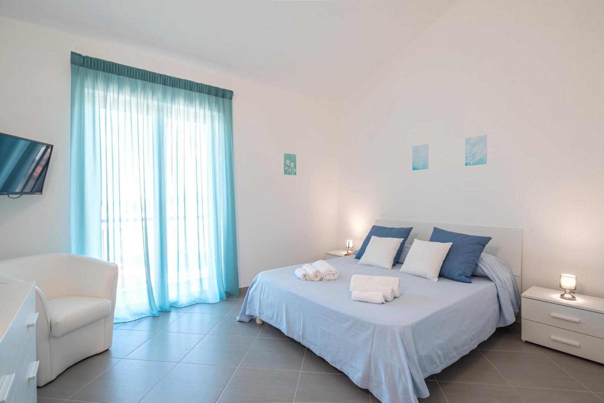 Icaro Residence Apartments With A Beautiful Pool Sant'Agata di Militello Eksteriør billede