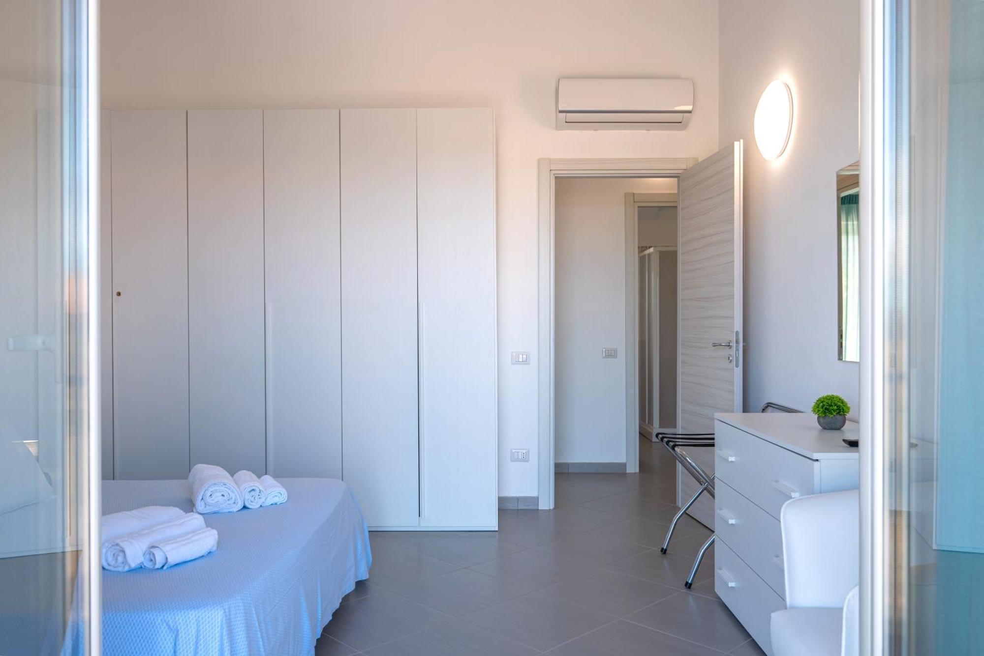 Icaro Residence Apartments With A Beautiful Pool Sant'Agata di Militello Eksteriør billede